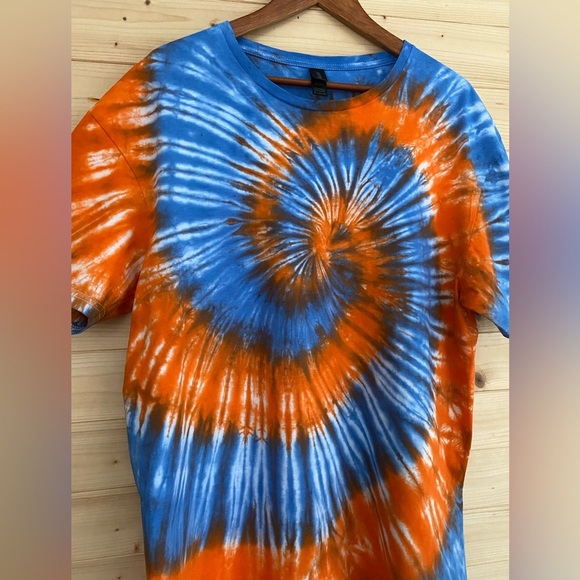 GILDAN Unisex XLarge Soft Style Blue Orange Spiral Retro Tie-Dye T-Shirt NEW - Picture 3 of 8